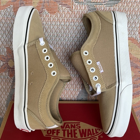 Vans WMNS Chukka Low
Incense/White
VN0A5HEX3BW
Sneakers - Picture 12 of 16